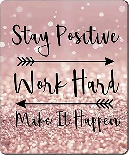 امكوف قاعدة ماوس مخصصة للالعاب بعبارة «Stay Positive Work Hard and Make It Happen» باقتباسات ملهمة بتصميم فني ذهبي وردي وفضي لامع