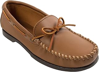 حذاء رجالي كلاسيكي بدون كعب من Minnetonka