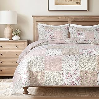 Soul & Lane Blush Bloom Cotton Quilt Set - King Size with 2 Shams, Floral Patchwork Quilted Comforter, Lightweight Country Pieced Bedspread in Blush and Pink, Roses Patch Work Bedding